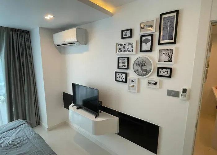 Stylish Condo With Blazing Fast Fiber Internet, Pool, Sauna, Steam Room, Gym - Guest Friendly