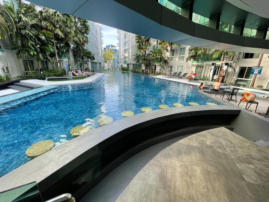 Stylish With Blazing Fast Fiber Internet, Pool, Sauna, Steam Room, Gym - Guest Friendly Pangsapuri
