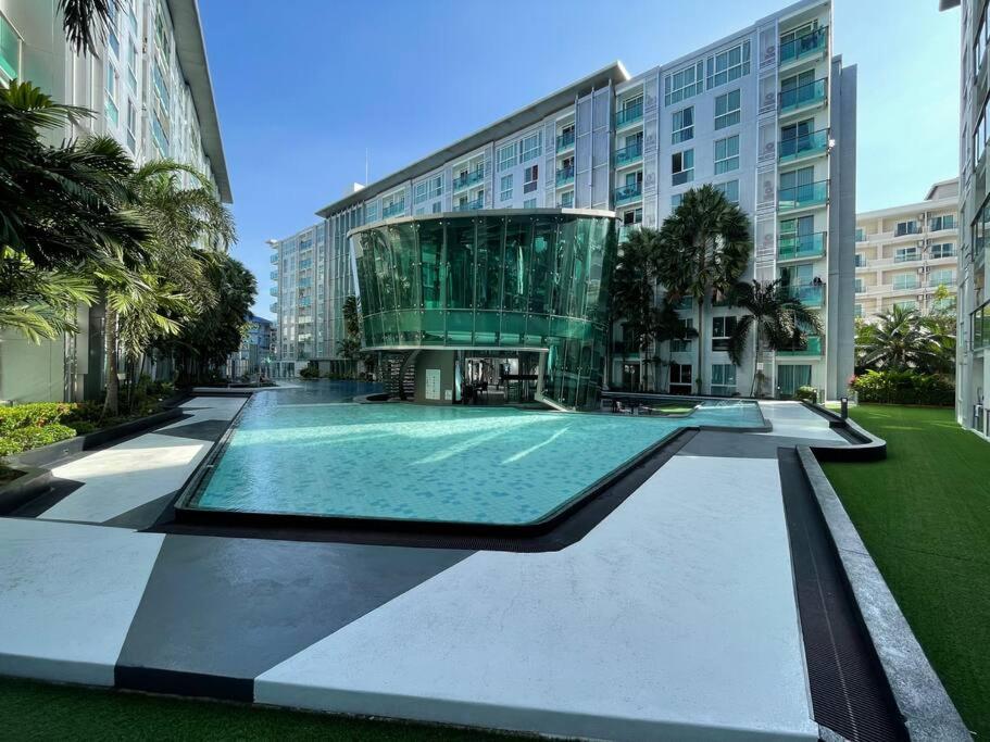 Stylish With Blazing Fast Fiber Internet, Pool, Sauna, Steam Room, Gym - Guest Friendly Pangsapuri Pattaya